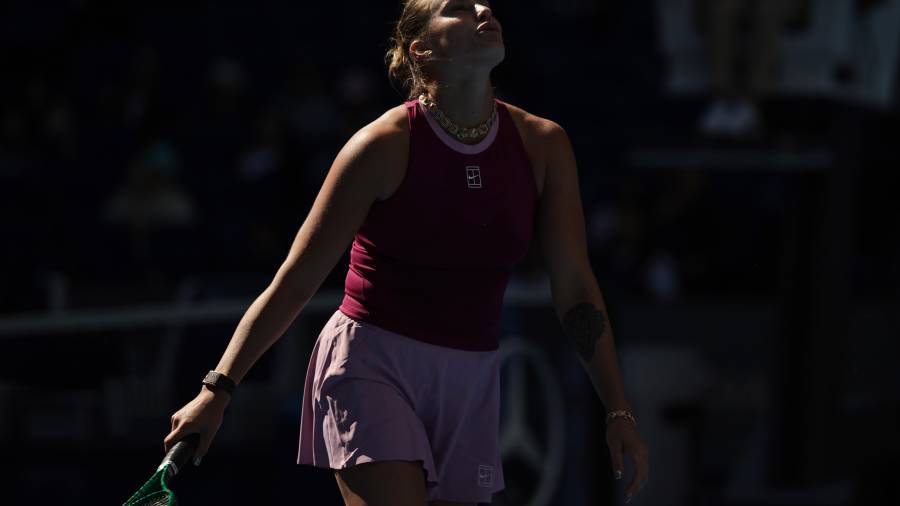 Aryna Sabalenka se despidió prematuramente del China Open tras caer en dos sets ante Nikola Bartunkova en la tercera ronda de Beijing.