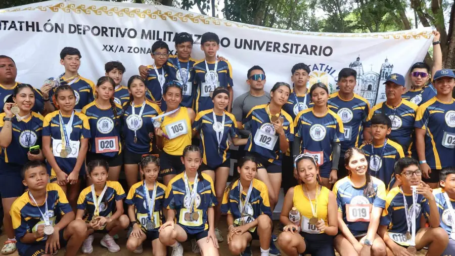 Pablo Jaramillo Flores, comandante de la Sub Zona Saltillo, encabezó la delegación de 32 atletas que acudió a la competencia nacional.