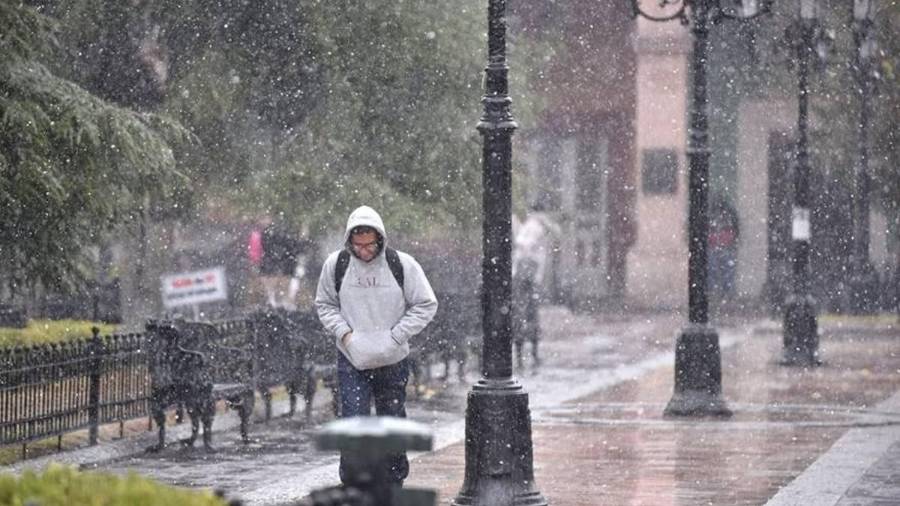 El Servicio Meteorológico Nacional prevé contrastes extremos este martes, con lluvias intensas en el sureste y ambiente gélido con heladas en el norte del país, en plena antesala de las celebraciones navideñas