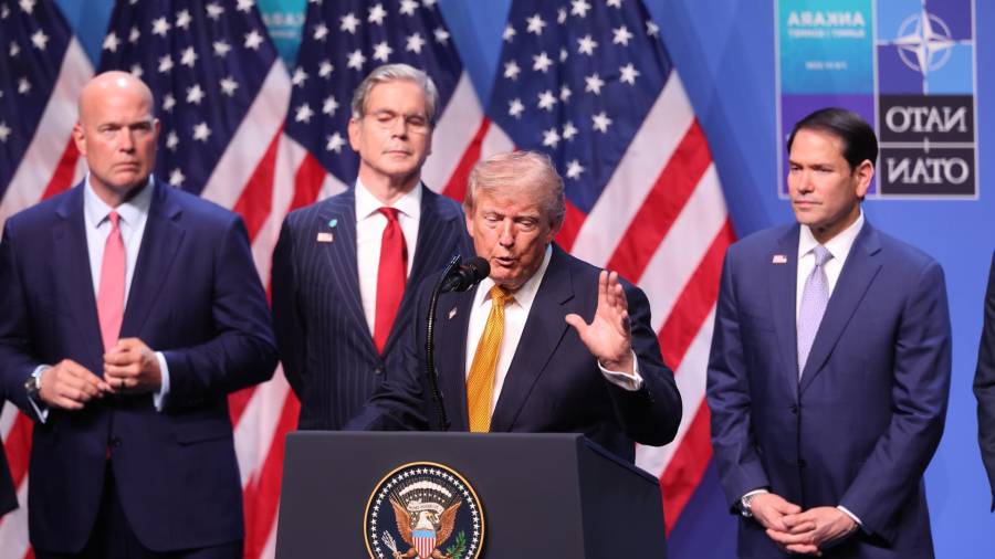 El presidente de Estados Unidos, Donald Trump, habla durante una conferencia de prensa en la cumbre de la OTAN de 2026 en Ankara.