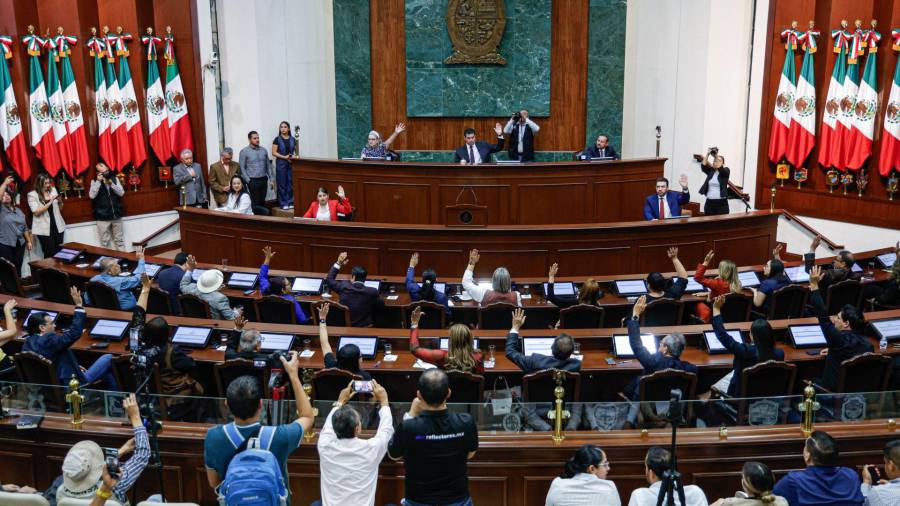 El Departamento de Justicia de EE. UU. ya rastrea sus cuentas de inversión en Houston y Pittsburgh para posibles decomisos relacionados con sobornos del Cártel de Sinaloa.