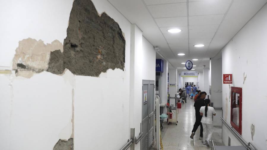 Drama en un hospital de Cali, mientras los médicos salvan vidas las familias que buscan a los suyos