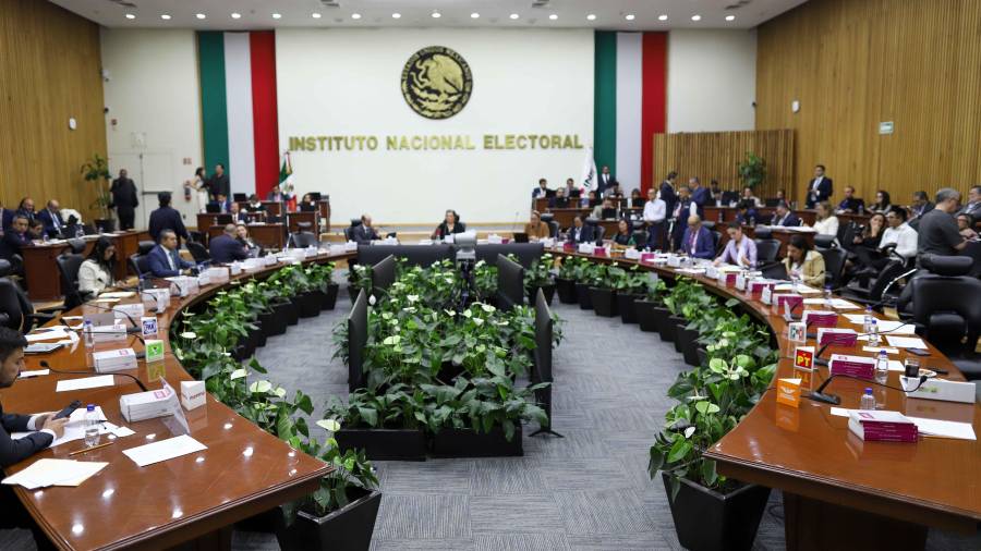 El consejero Arturo Castillo advirtió que el Instituto “está siendo un árbitro que no está arbitrando un partido que empezó hace ya mucho tiempo”.