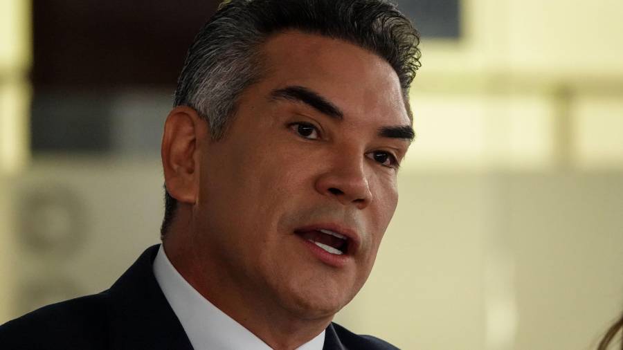 La Comisión de Quejas del INE ordenó al PRI y a Alejandro Moreno eliminar publicaciones donde llaman a Morena “narcopartido”; Alito anunció que impugnará.