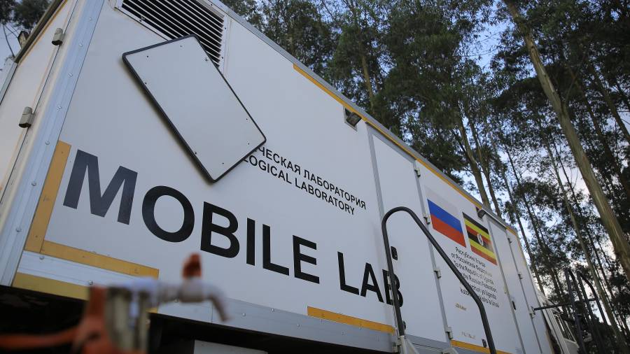 Un laboratorio móvil para realizar pruebas de detección del ébola en Butembo, República Democrática del Congo, el miércoles 30 de septiembre de 2026. (AP Foto/Sebastien Kitsa Musayi)