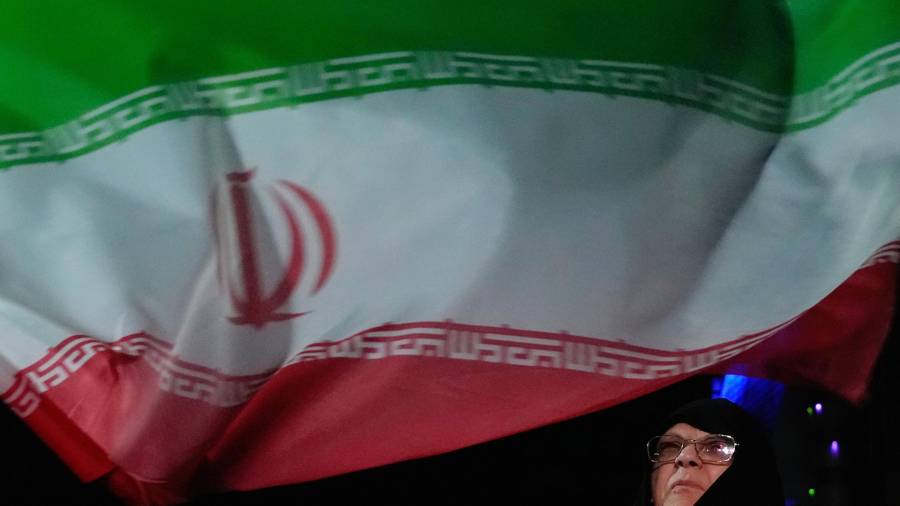 Irán se prepara para la guerra y para contener la disidencia interna