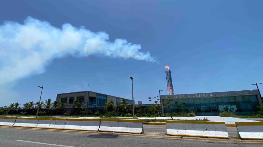 El consumo de combustibles automotrices en México aún depende en 37% de las importaciones, pese a que la refinería Olmeca, ubicada en Dos Bocas, Tabasco.