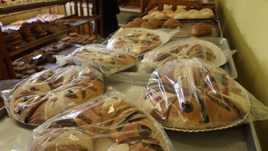 Quien encuentra la figura del Niño Dios en la rosca asume, según la tradición popular, el compromiso de ofrecer los tamales el Día de la Candelaria, el 2 de febrero.