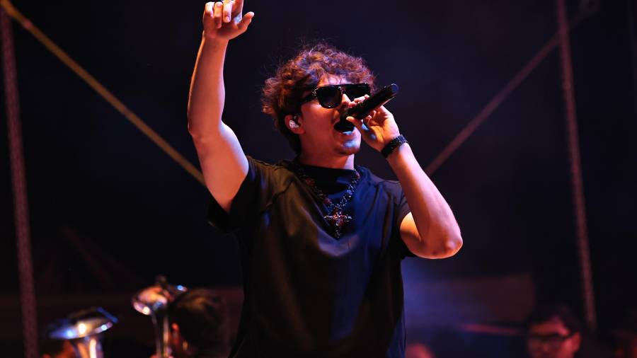 Gerardo Ortiz y Gabito Ballesteros conquistan el Madero en una noche llena de corridos en Saltillo