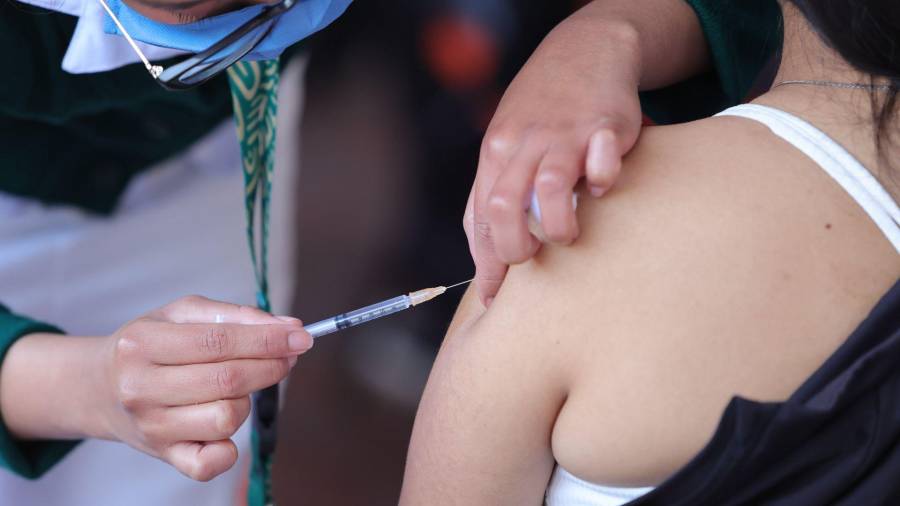 Actualmente, México es el epicentro de un importante brote de sarampión, que hasta el 11 de febrero cuenta con 9 mil 187 casos acumulados en 32 estados y 633 municipios.