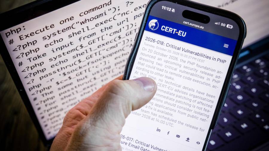 El sitio web del Equipo de Respuesta a Emergencias Informáticas para las instituciones, órganos y agencias de la UE (CERT-EU) aparece en un teléfono móvil en Mierlo, Países Bajos, el 21 de octubre de 2026.