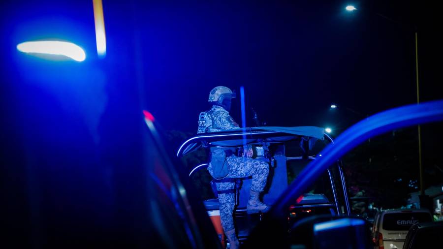 Además de las víctimas mortales, autoridades refirieron que un elemento policiaco también resultó herido.