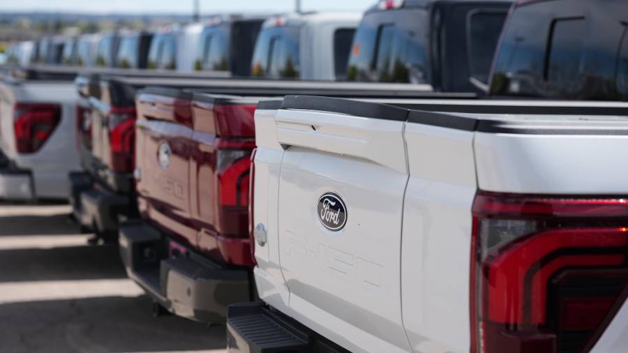Camiones Ford F-150 en Centennial, Colorado. Kovar cuenta con una configuración de Ford que permite a los conductores de ciertos modelos de F-150 enchufar su vehículo directamente a su medidor eléctrico.