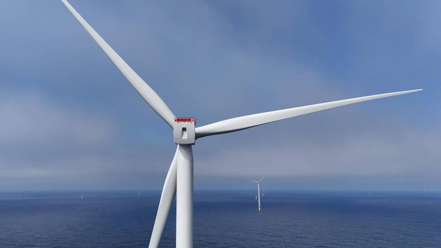ARCHIVO - Esta fotografía del 23 de abril de 2026 muestra turbinas en el parque eólico marino Sunrise Wind, actualmente en construcción frente a la costa de Montauk Point, Nueva York.