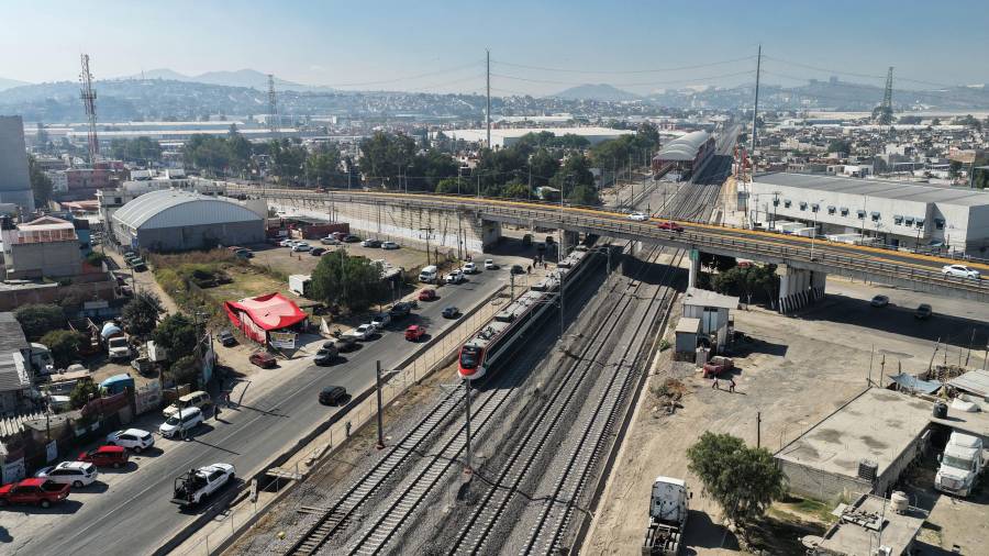 Mediante el FONADIN tendrá a su cargo la construcción, operación y explotación de la vía general de comunicación ferroviaria.