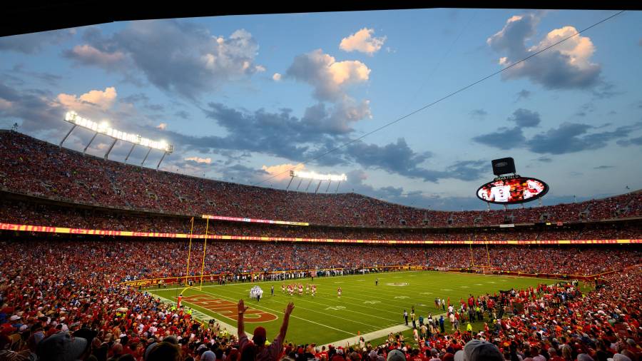 Clark Hunt, propietario de los Chiefs, encabezó el anuncio sobre el nuevo estadio que se construirá en Kansas.