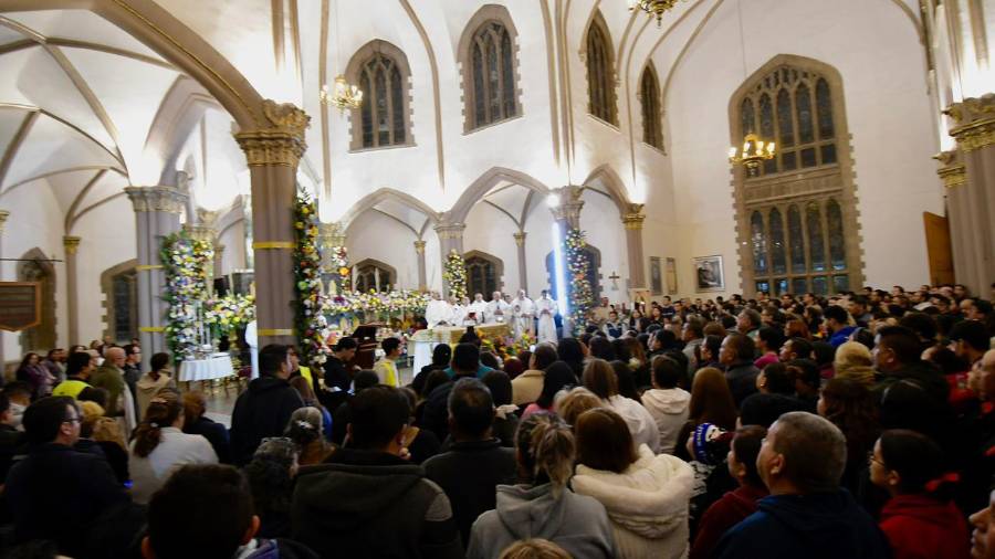 El santuario lució lleno durante la misa solemne celebrada este 12 de diciembre.