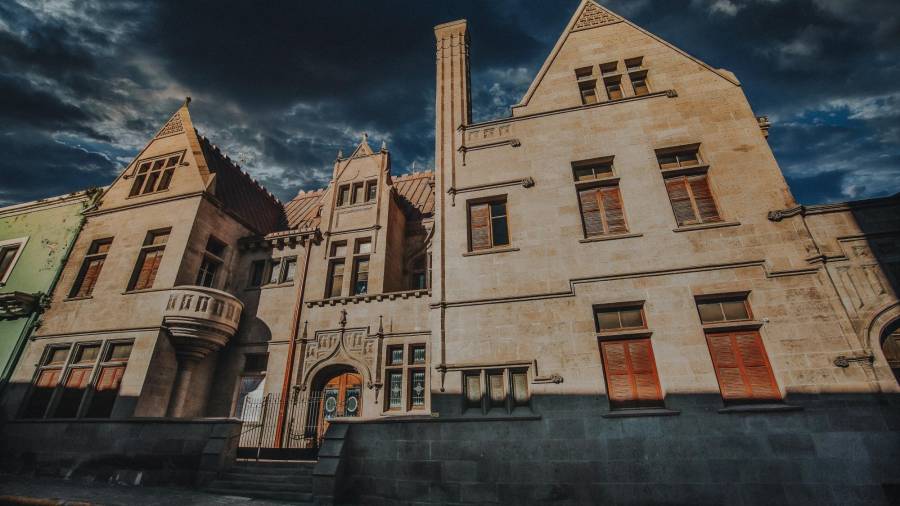 El propietario original, Guillermo Purcell murió en 1909. Su hijo y cuatro hijas vivieron en la casona por décadas.