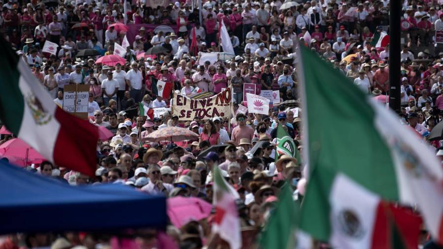 Así toman las calles y plazas miles de mexicanos para defender al INE (Fotos)