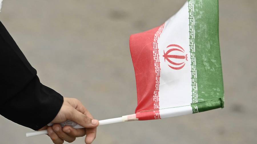 El ayatolá, Ali Jamenei, criticó a la gente que se manifestó pues están “arruinando sus propias calles (...) para hacer feliz al presidente de Estados Unidos”.