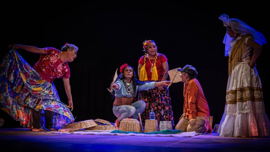 Benda’ Muxe’, un conmovedor cabaret que desde el Istmo llega al Teatro de la Ciudad en Saltillo