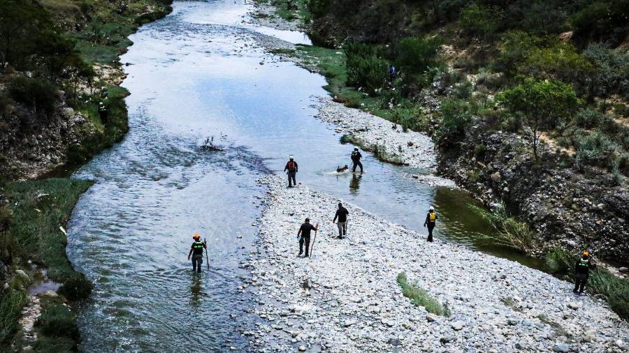 Protección Civil de Nuevo León y cuerpos de rescate buscan a José Ariel Hernández Villarreal, arrastrado por el Río Pesquería tras lluvias en la región.