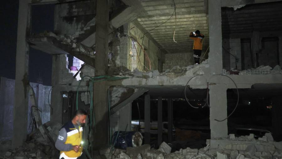 La oposición demócrata denuncia no haber sido informada previamente del ataque y acusa al Gobierno de haber iniciado una guerra encubierta sin la autorización del Congreso.