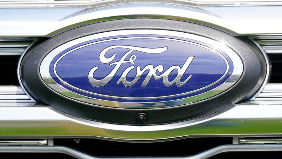En la imagen se observa el logo de Ford en un concesionario de esa empresa ubicada en Springfield, Pensilvania. FOTO: