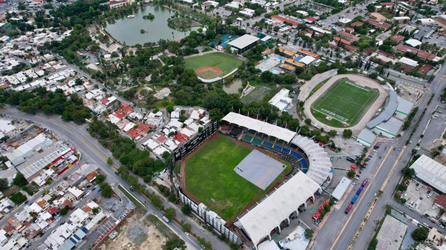Vista general del Estadio Francisco I. Madero, inmueble que recibirá césped sintético para 2026.