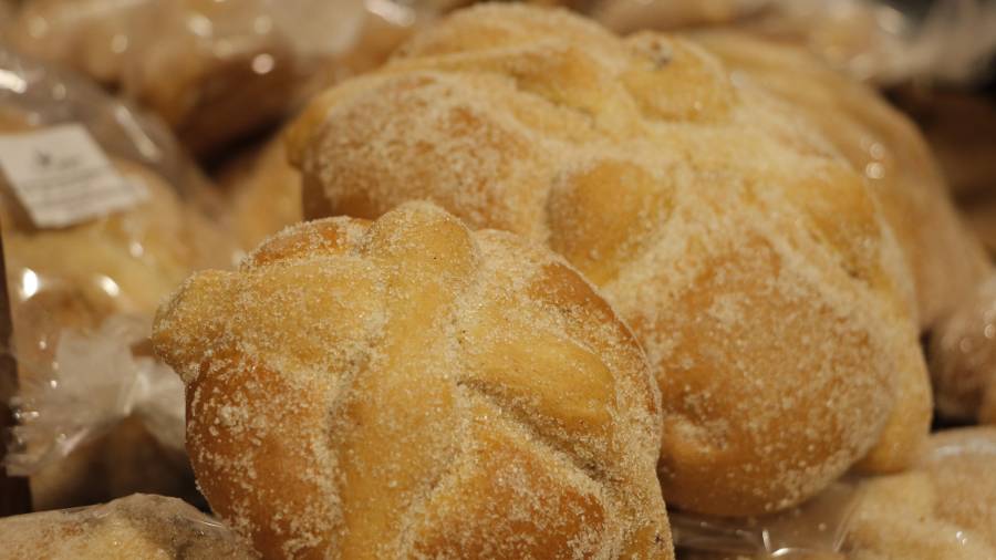 Supermercados y grandes cadenas comerciales ya ofrecen pan de muerto pese a que apenas terminó la celebración de la Independencia.