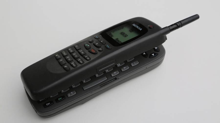 Vista del Nokia 9000 Communicator, considerado el primer “smartphone” de la historia, era un híbrido entre teléfono y miniordenador personal que se comercializó como una “oficina de bolsillo” a partir de 1996.