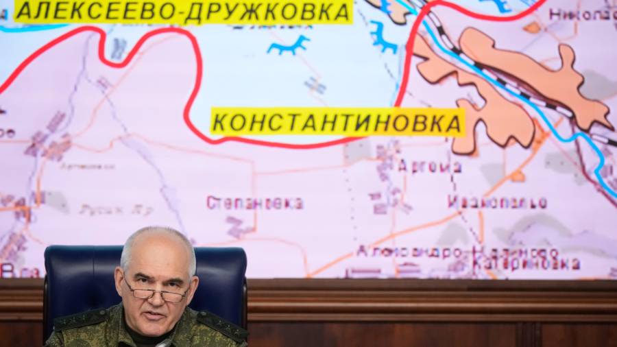 El primer subjefe del Estado Mayor General de las Fuerzas Armadas de Rusia, el coronel general Serguéi Rudskói, ofrece una rueda de prensa en Moscú el sábado 4 de julio de 2026.