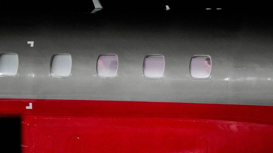 La premio Nobel de la Paz María Corina Machado llega al aeropuerto de Oslo, en Gardermoen, Noruega.