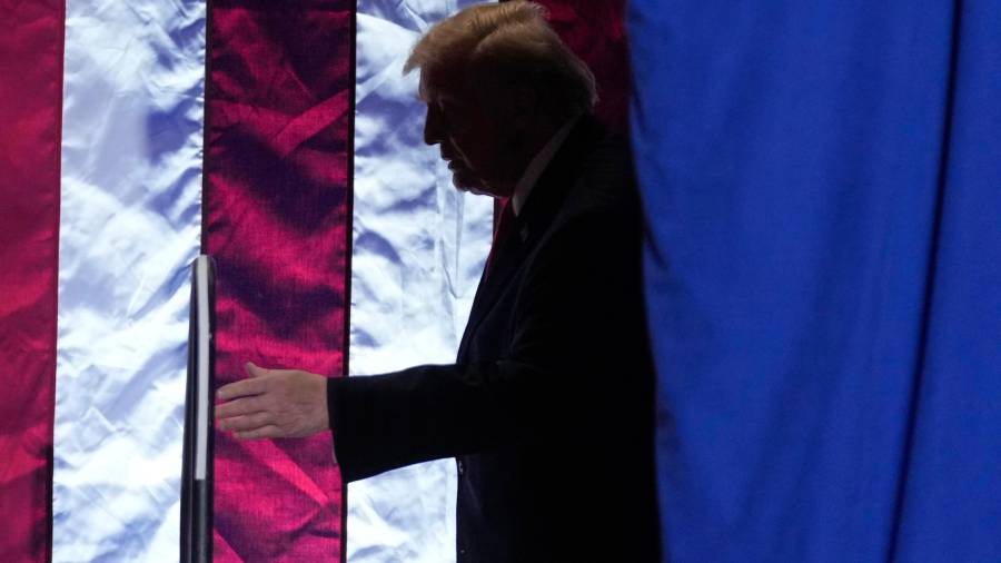 El presidente Donald Trump llega a un evento en el Horizon Events Center en Clive, Iowa, el martes 27 de enero de 2026.