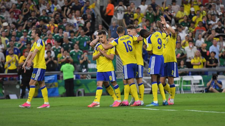 Suecia celebró su contundente debut mundialista tras imponerse 5-1 a Túnez en el Estadio Monterrey.
