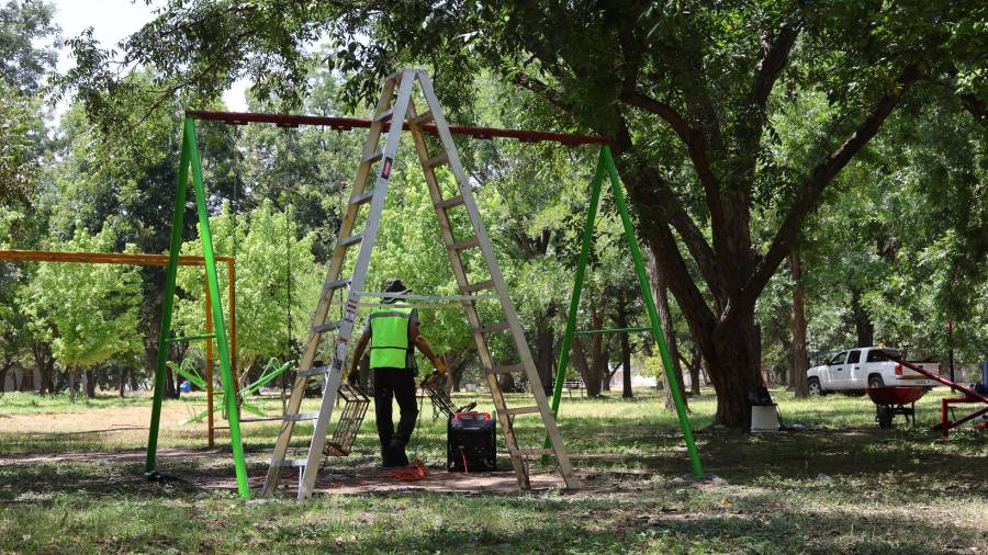 Se rehabilitan palapas, baños, juegos y bancas, debido a daños por vandalismo y falta de mantenimiento.