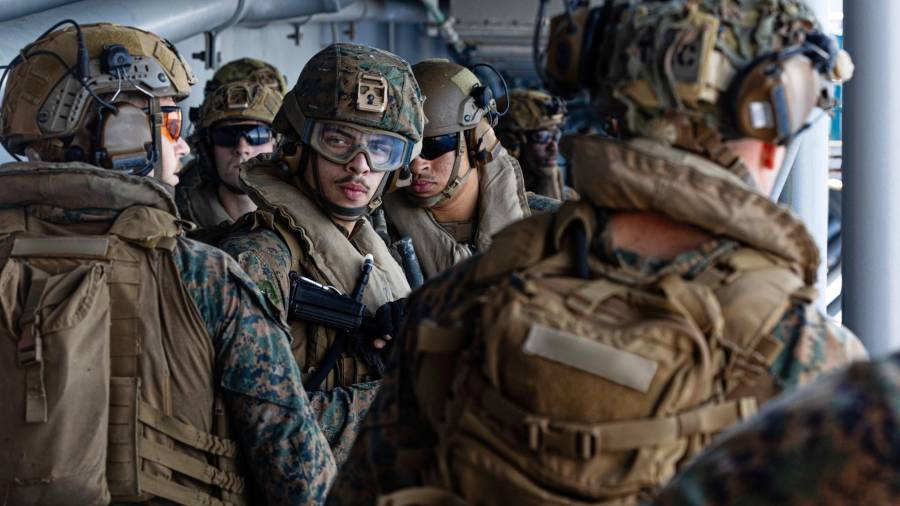 Esto ocurre mientras el Pentágono estudia enviar 10 mil soldados más a Oriente Medio, mientras continúan los ataques en la región tras cumplirse un mes de la guerra, que comenzó el 28 de febrero.