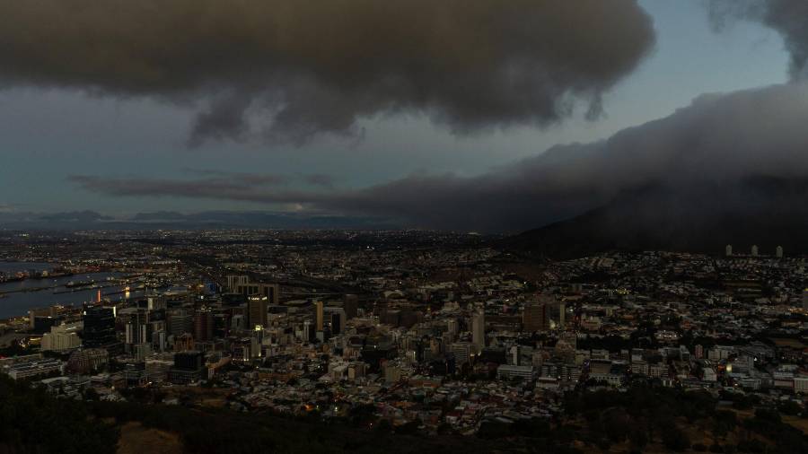 Habitantes se han quejado de los altos precios de la vivienda, lo que los ha orillado a vivir lejos de sus centros de trabajo.