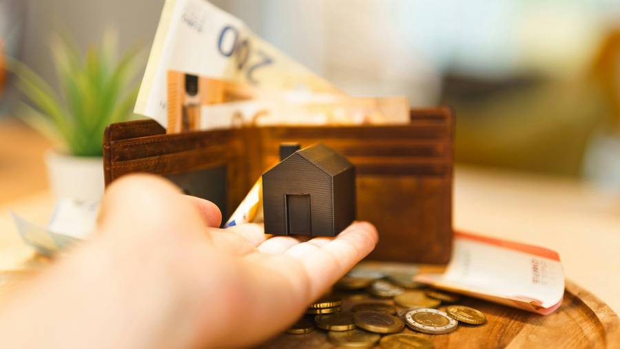 El encarecimiento de los insumos para la construcción de casas ha impactado en los precios al público.