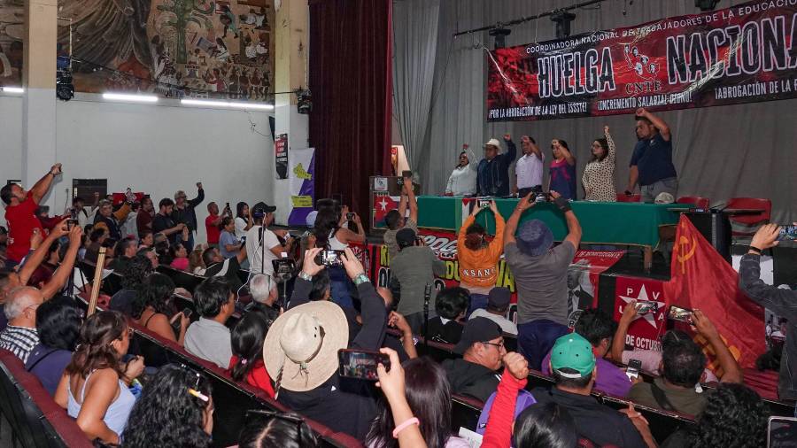 “Lo que nosotros necesitamos es una reforma de fondo, no solamente que nos digan en el discurso que por fin desaparece la Usicamm,” declararon.