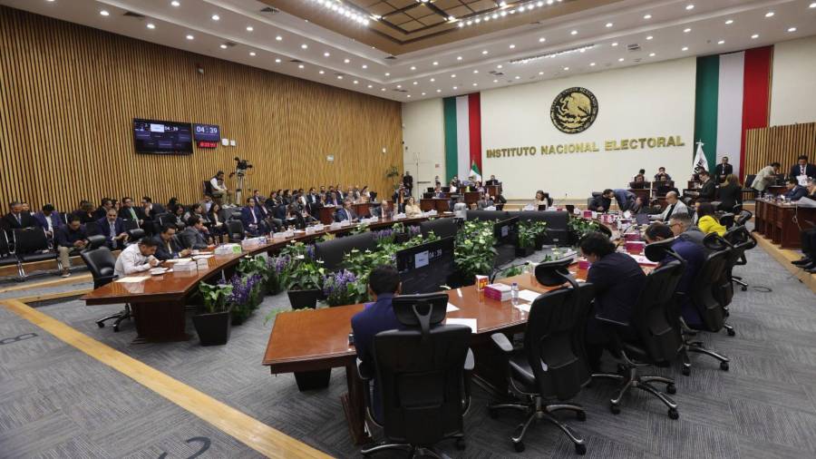 El INE encendió alertas por diagnósticos incompletos y reportes con inconsistencias sobre el dinero destinado a impulsar el liderazgo político de las mujeres.