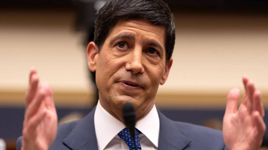 El presidente de la Reserva Federal, Kevin Warsh, comparece ante el Comité de Servicios Financieros de la Cámara de Representantes en el Capitolio, el martes 14 de julio de 2026, en Washington.