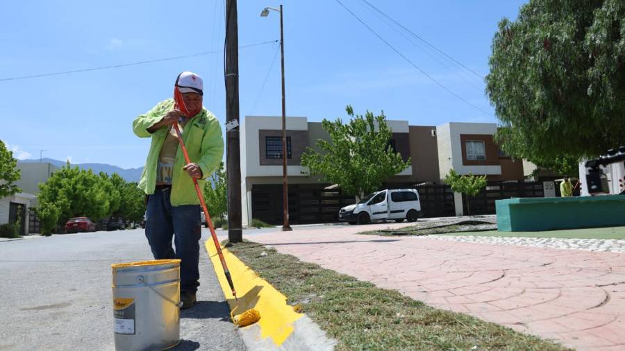 Brigadas pintaron juegos infantiles, bancas y mobiliario urbano.