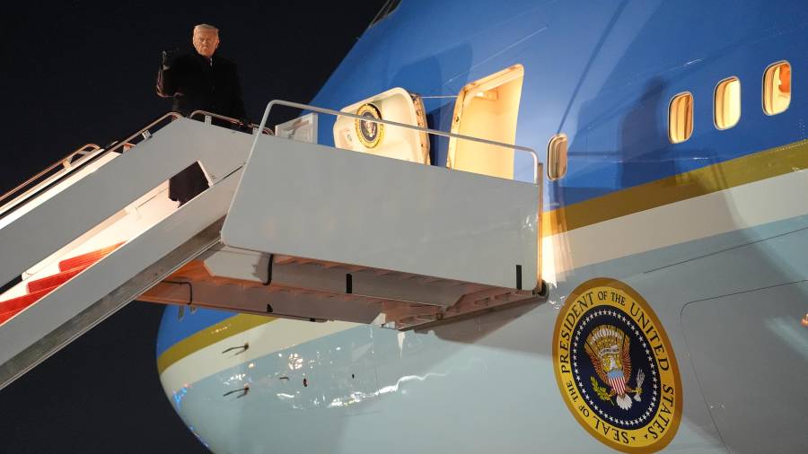 El Air Force One del presidente de Estados Unidos, Donald Trump presentó un “problema eléctrico menor” cuando iniciaba su viaje rumbo al Foro Mundial Económico Davos en Suiza.