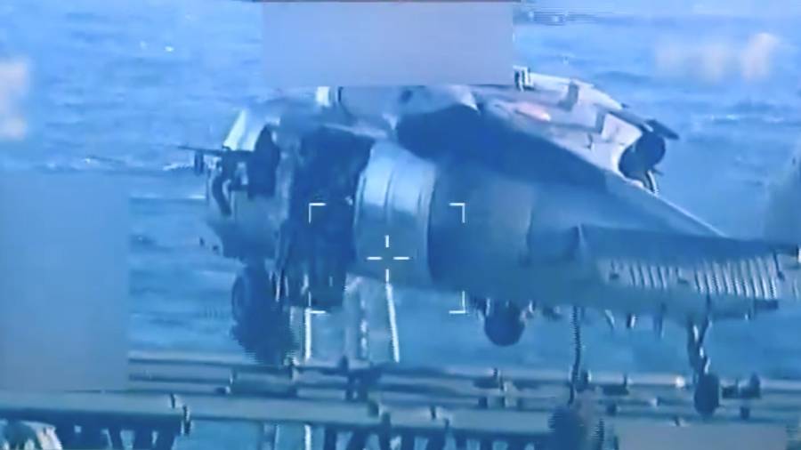 Imagen tomada de video muestra un petrolero durante su incautación por parte de tropas estadounidenses ante la costa de Venezuela.