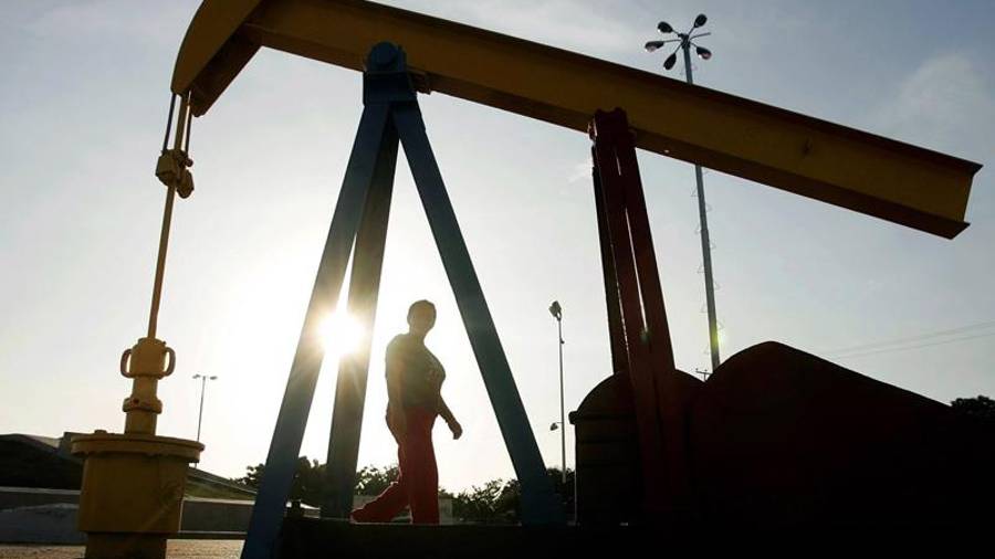 El Departamento de Energía anunció que Washington levantará de forma selectiva sanciones para permitir el transporte y la venta petróleo en mercados internacionales. FOTO: