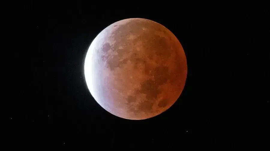 Habitantes de Coahuila podrán observar este jueves, a simple vista, el avance de la sombra terrestre sobre la luna en el eclipse parcial.