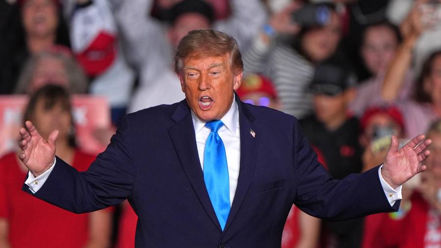 El presidente Donald Trump llega para una concentración electoral en Grand Island, Nebraska, el 5 de octubre del 2026.