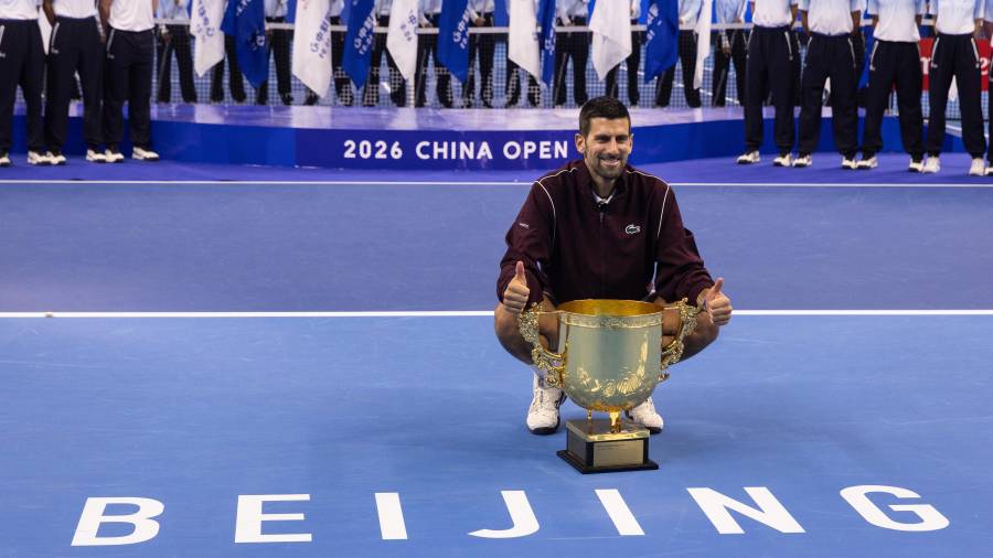 Novak Djokovic levantó por séptima ocasión el trofeo del China Open y amplió a 34-0 su marca perfecta en Pekín.
