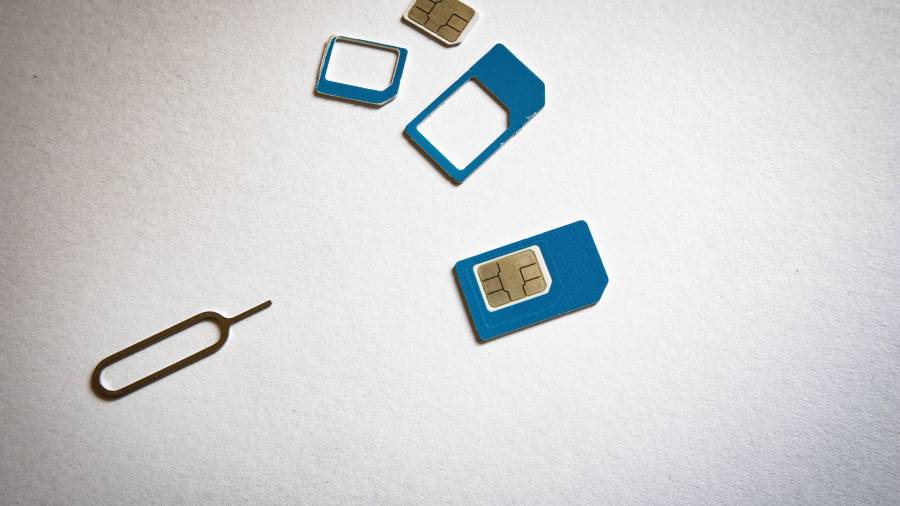 A menos de un mes de que venza el plazo para el registro obligatorio de líneas telefónicas de celulares, continúa en internet el mercado negro de chips.